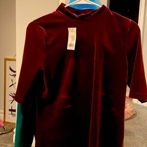 Pretty crushed velvet top perfect for the holidays!